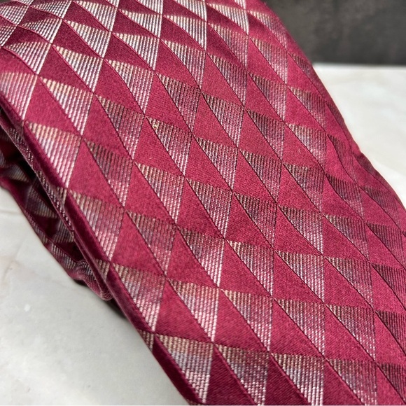 Calvin Klein 57” Silk Deep Red Diamond Pattern Tie - Picture 2 of 3